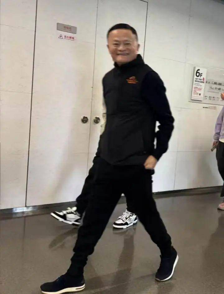 DeepSeek火爆，国产芯片供不应求，给中芯国际追赶台积电添一把火