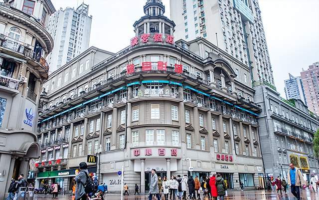 暴涨300%！中百集团，彻底爆了！