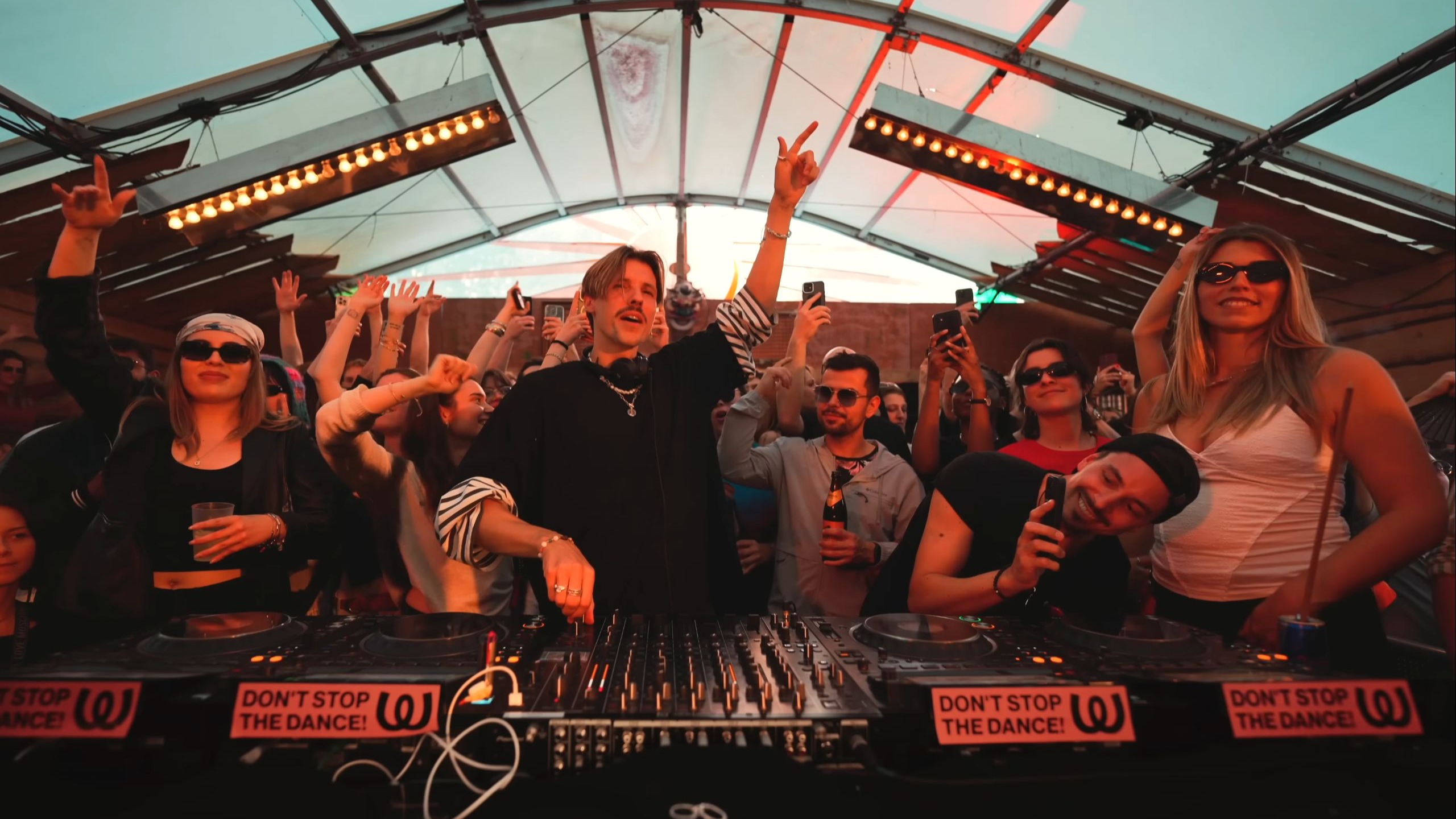 Luno(露浓香被冷,月落锦屏虚)